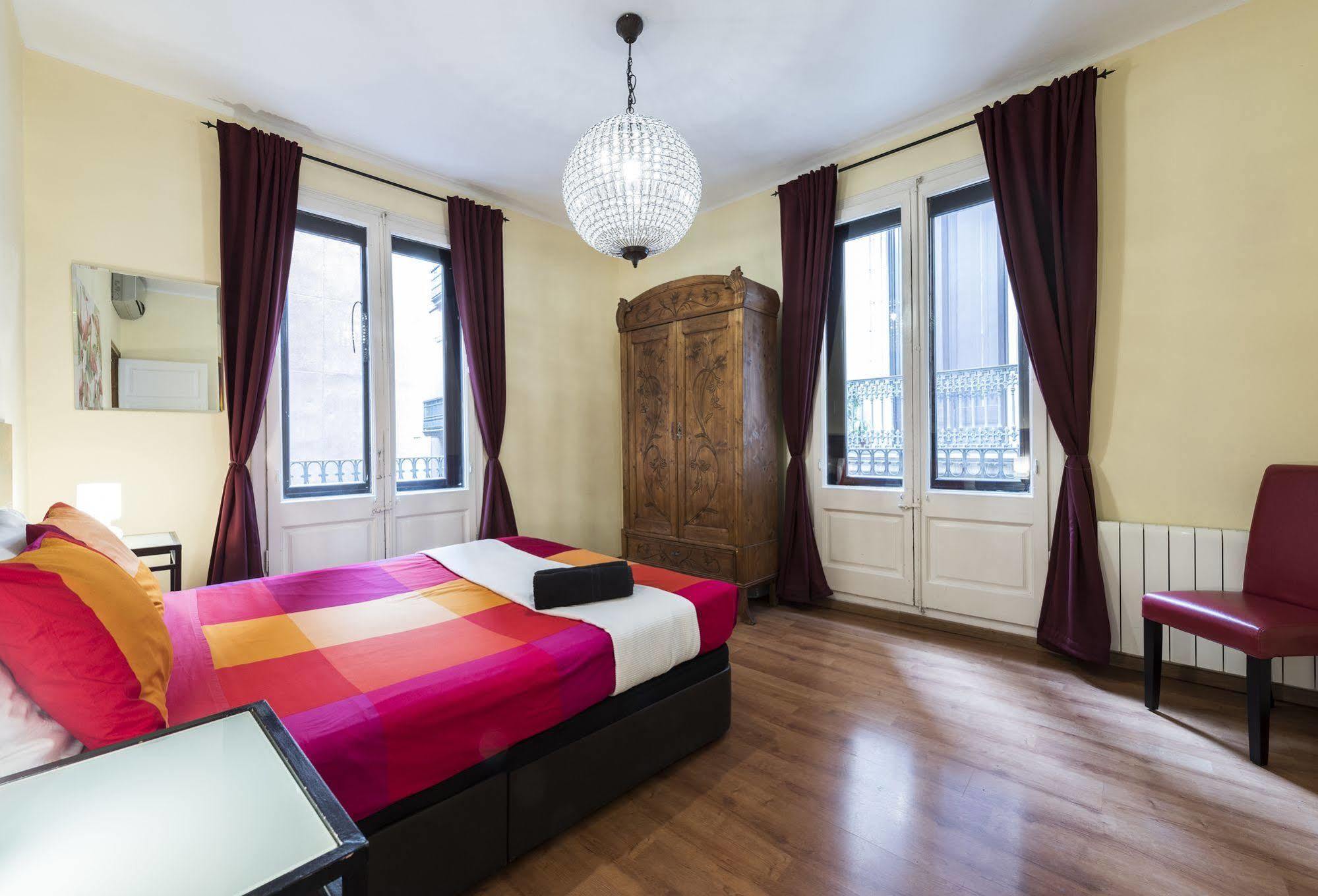Vidre Home - Plaza Real Барселона Экстерьер фото
